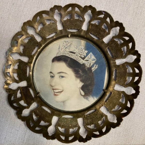 Coronation 1953 Elizabeth II Wall Plaque - Picture 1 of 3